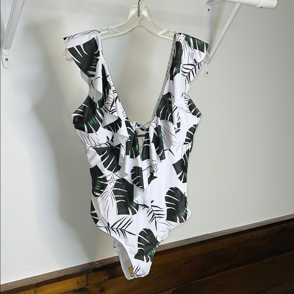 NWT Amazon Palm Leaf Print‎ Ruffle Swimsuit- L
